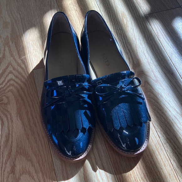 Talbots Sleek Navy Patent Leather Loafers with Fringe Detail - Picture 2 of 6